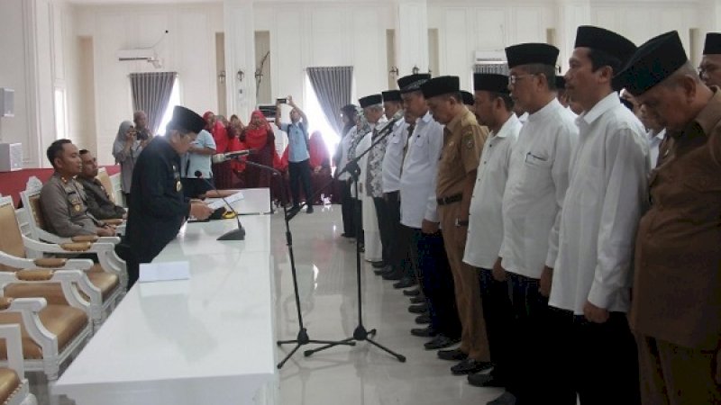 Wali Kota Palopo, HM Judas Amir melantik pengurus Masjid Agung Kota Palopo, Selasa, 21 Mei 2019.