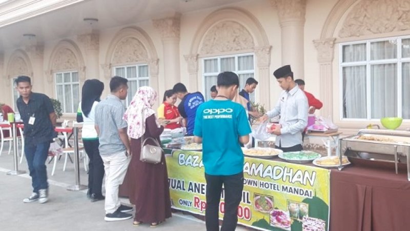 Jam Tiga-an Takjil Sudah Habis di Bazar Grand Town Hotel