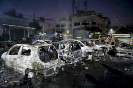 9 Mobil Hangus di Petamburan, Begini Kronologi Ricuh Versi FPI dan Polisi