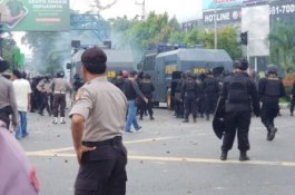 Pos Polisi di Pontianak Dibakar Massa