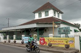 Sempat Dikira Bom, Ternyata Ini Isi Ransel Oranye di Masjid Katangka