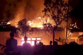 Markas Polisi di Jawa Timur Ludes Dibakar Massa