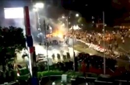 Video Detik-Detik Gas Air Mata Berbalik Arah, Polisi Lari Kocar Kacir