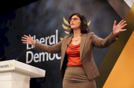 Pertahankan Hukum Rajam, Sultan Brunei Kembalikan Gelar Kehormatan dari Oxford 