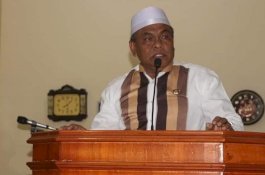 Safari Ramadan ke Masjid Jami Ihtisaba Ulaweng, Pemkab Bone Serahkan Bantuan