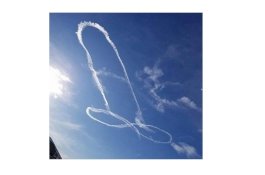 Iseng, 2 Pilot Ini Buat 'Lukisan' yang Bikin Gempar di Langit