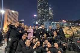 Anggota Brimob Asal NTT Menyanyi di Thamrin, Tak Terasa Air Mata Menetes