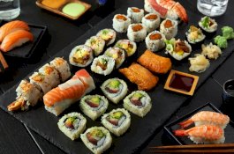 Ini Bahaya Makan Sushi Berlebihan