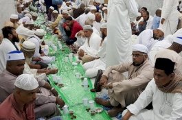 Bupati Barru Bagi-bagi Bolu Cukke di Mekah, Orang Arab Bilang 