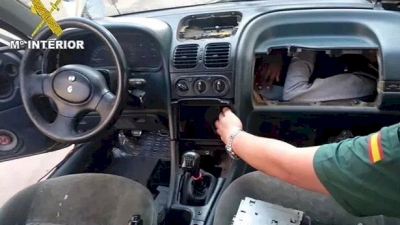 Mau Masuk ke Uni Eropa, Remaja Ini Terpaksa Sembunyi di Dashboard Mobil