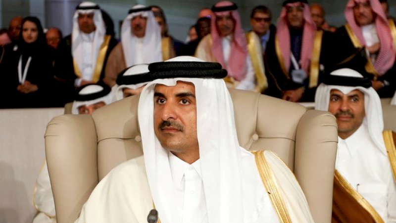 Emir Qatar Sheikh Tamim bin Hamad Al-Thani menghadiri KTT Arab ke-30 di Tunis, Tunisia pada 31 Maret 2019. (Reuters)