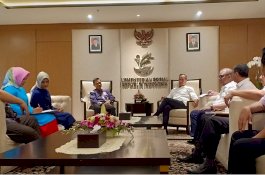 Lapor Perkembangan Ponpes di AS, Shamsi Ali Temui Mensos