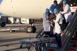 Seorang Pria Meninggal di Pesawat Setelah Menelan 246 Kantong Kokain