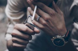 Ini Bahaya Langsung Merokok Saat Berbuka Puasa