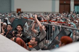 Ustaz Adi Hidayat Tutup Ceramah dengan Aksi yang Bikin Shock