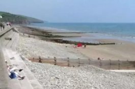 Jangan Coba Ambil Batu dari Pantai Ini, Kalau Tak Mau Didenda Rp18 Juta