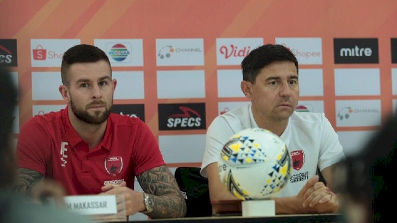 Pelatih PSM Makassar, Darije Kalezic (kanan)