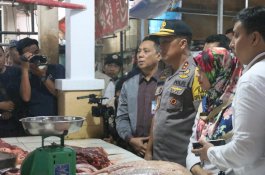 Jelang Lebaran, Kapolda Sulsel Pantau Bahan Pangan di Pasar Tradisional