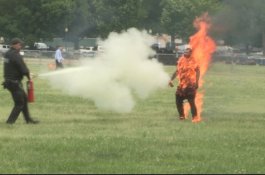 Seorang Pria Membakar Dirinya Sendiri di Luar Gedung Putih