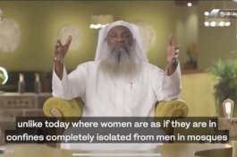 Mantan Imam Masjidil Haram: Laki-laki dan Perempuan Tak Perlu Pakai Tirai saat Salat Berjemaah