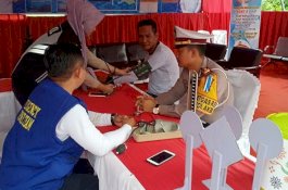 Polres Lutim Periksa Kesehatan Gratis Sopir dan Pemudik
