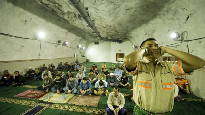 Masjid Baabul Munawwar di kawasan tambang PT Freeport Indonesia. (FOTO: DOK INALUM)