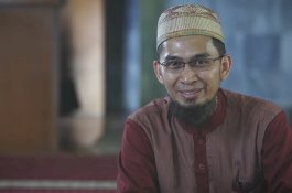Hilal Kerap Tak Terlihat, Ini Penjelasan Ilmiah Ustaz Adi Hidayat