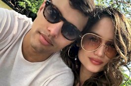 Tanpa Busana, Sang Kekasih Unggah Foto Mesra dengan Cinta Laura