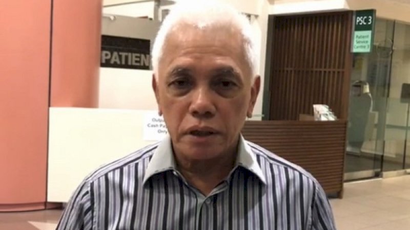 Hatta Rajasa saat konferensi pers di NUH Singapura. (Foto: Rivana Pratiwi/CNN Indonesia)