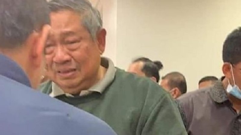 Susilo Bambang Yudhyono sangat sedih kehilangan istrinya.