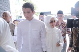 Syahrini Bagi-bagi THR ke Anak Yatim Senilai Rp 500 Juta