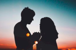 Tips Tetap Bahagia Usai Putus Cinta