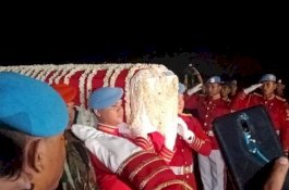 Jenazah Ani Yudhoyono Tiba di Indonesia, SBY Meneteskan Air Mata