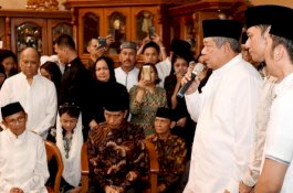 Sambil Nangis, SBY Ceritakan Detik-detik Bu Ani Meneteskan Air Mata Sebelum Wafat