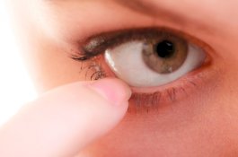 Dikira Cuma Bulu Mata, Penglihatan Wanita Ini Hilang Saat Bangun