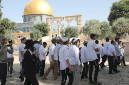 Jelang Idul Fitri, Muslim di Yerusalem Bentrok dengan Polisi Israel