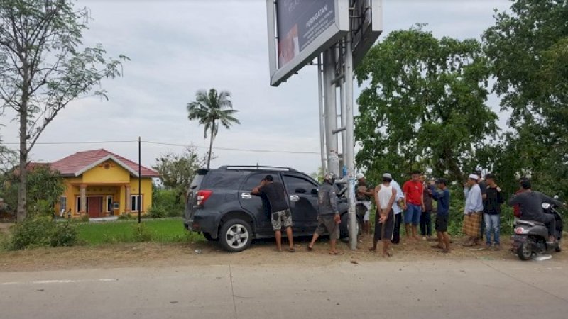 Lakalantas di Kampung Kalibone, Desa Bonto Langkasa, Kecamatan Minasatene, Kabupaten Pangkep. (Sumber: Polda Sulsel)