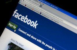 Puluhan Model Telanjang untuk Protes Larangan Foto Puting di Facebook