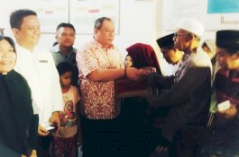 Manajemen Singgasana Serahkan Bantuan kepada Anak Panti