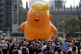 Trump ke Inggris, Balon Raksasa 'Trump Baby' Diterbangkan Lagi