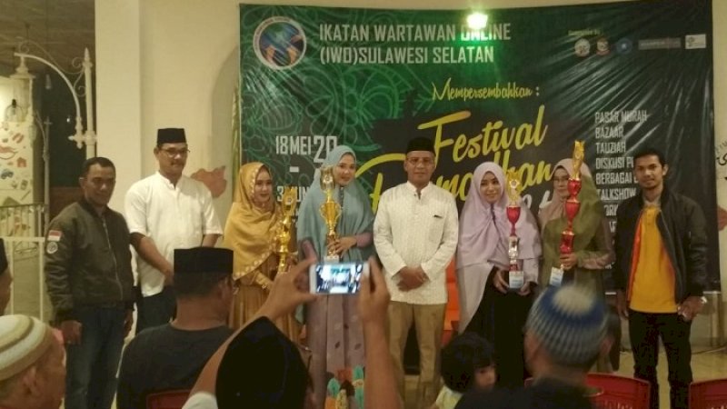 Festival Ramadan yang diselenggarakan Ikatan Wartawan Online (IWO) Sulsel diakhiri bincang santai yang menghadirkan Wali Kota Makassar periode 2014-2019, Moh Ramdhan Pomanto.