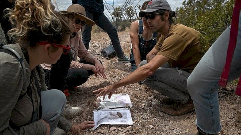 Scott Warren (kanan)