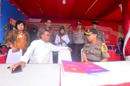Gubernur Sulsel Pantau Posko Keamanan Depan Mal Ratu Indah