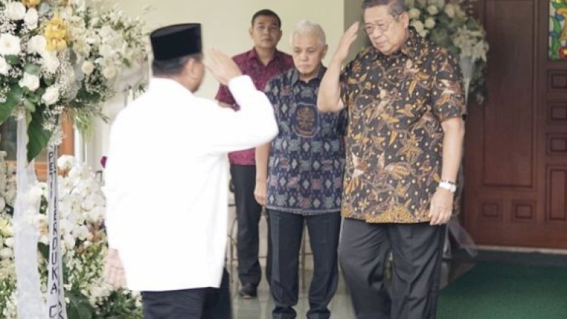 Prabowo Subianto saling memberi hormat dengan SBY, Senin sore (3/6/2019).