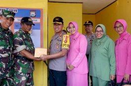 Kapolres-Dandim Jeneponto Kontrol Pos Operasi Ketupat Sambil Bagi Bingkisan