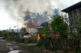 Ditinggal Pergi Salat Ied, Rumah Panggung Hangus Terbakar di Jeneponto