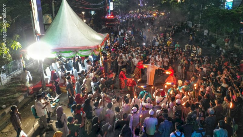 Usung Tema Go Green, 2000 Orang Ramaikan Pawai Takbir di Makassar