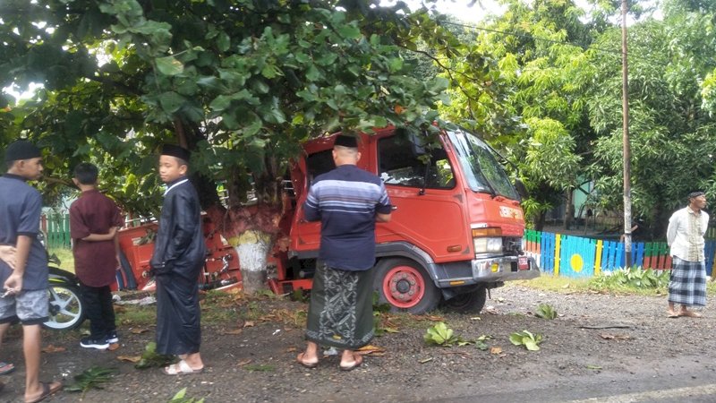 Damkar Jeneponto Terguling, 5 Orang Tak Sadarkan Diri