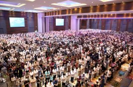 Salat Ied di Hotel Claro Makassar, 8000 Jemaah Penuhi Hingga Halaman Utama