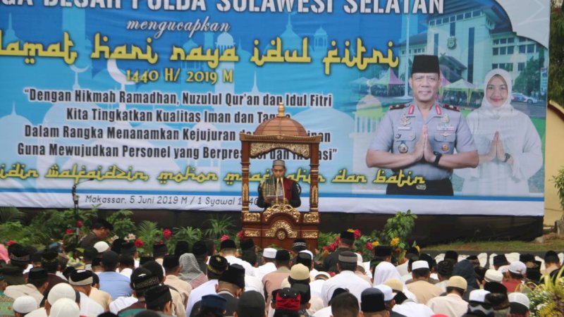 Gelar Salat Ied Bersama Warga, Kapolda Sulsel Sampaikan Selamat Idul Fitri